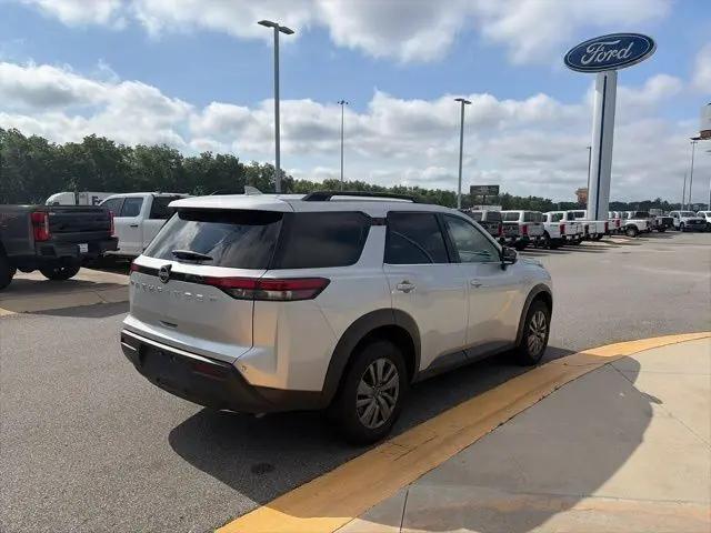 2025 Nissan Pathfinder SV FWD