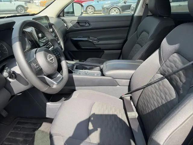 2025 Nissan Pathfinder SV FWD