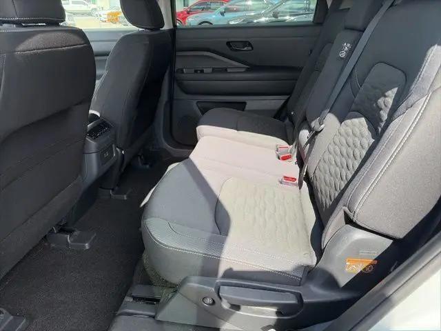 2025 Nissan Pathfinder SV FWD