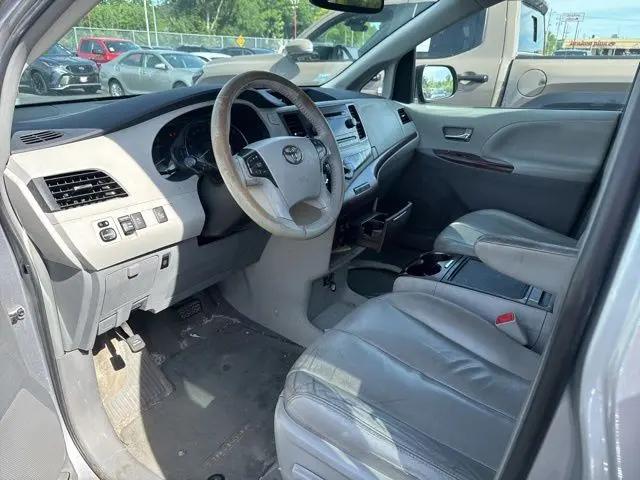 2013 Toyota Sienna XLE V6 8 Passenger