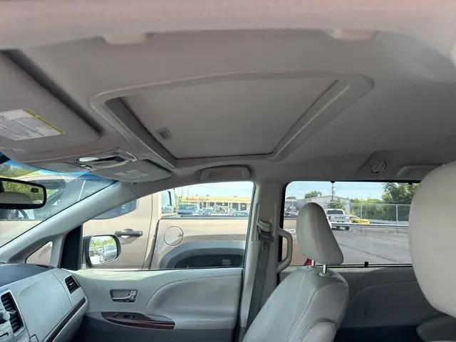 2013 Toyota Sienna XLE V6 8 Passenger