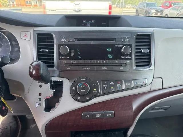 2013 Toyota Sienna XLE V6 8 Passenger
