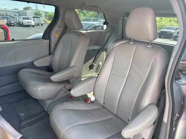 2013 Toyota Sienna XLE V6 8 Passenger