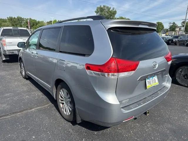 2013 Toyota Sienna XLE V6 8 Passenger