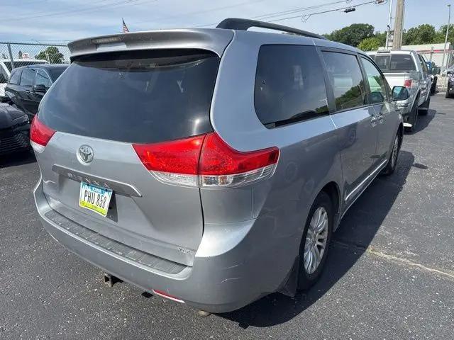 2013 Toyota Sienna XLE V6 8 Passenger