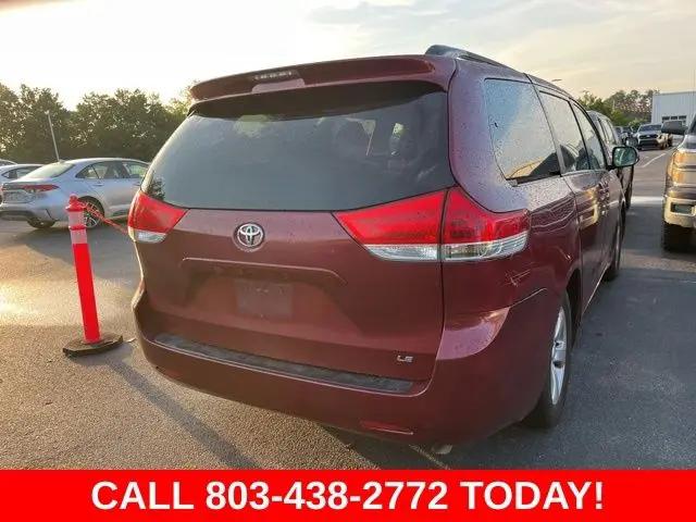 2014 Toyota Sienna LE V6 8 Passenger