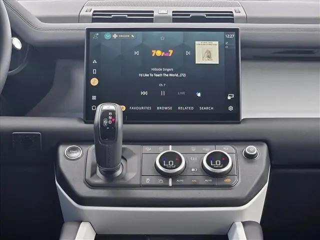 2025 Land Rover Defender 110 P300