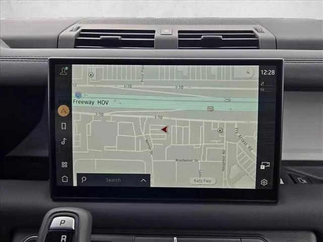 2025 Land Rover Defender 110 P300