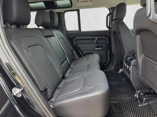 2025 Land Rover Defender 110 P300