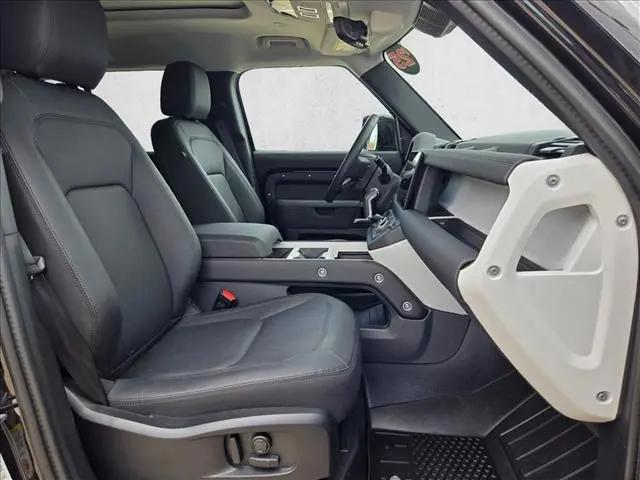 2025 Land Rover Defender 110 P300