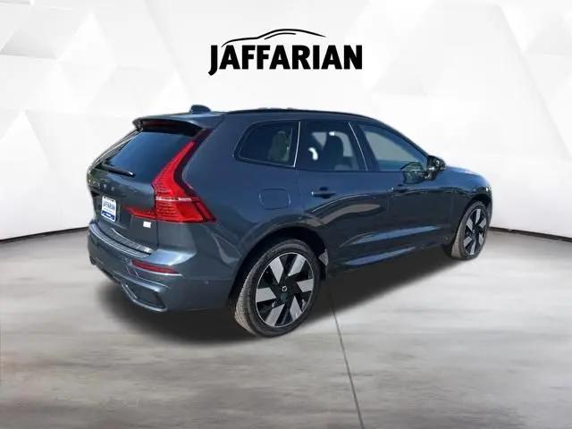 2024 Volvo XC60 Recharge T8 Plus Dark Theme