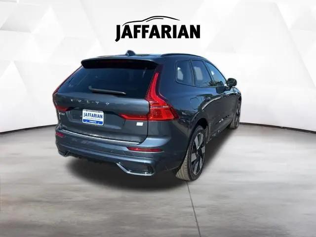 2024 Volvo XC60 Recharge T8 Plus Dark Theme