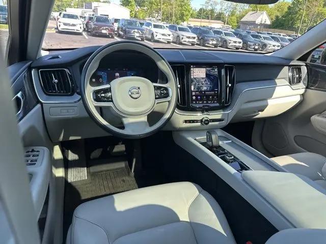 2024 Volvo XC60 Recharge T8 Plus Dark Theme