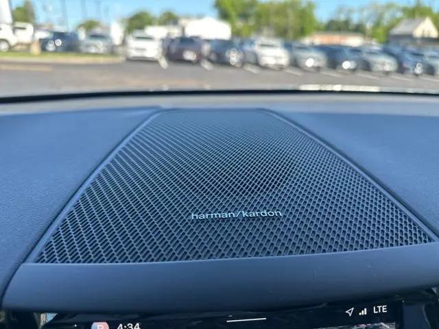 2024 Volvo XC60 Recharge T8 Plus Dark Theme