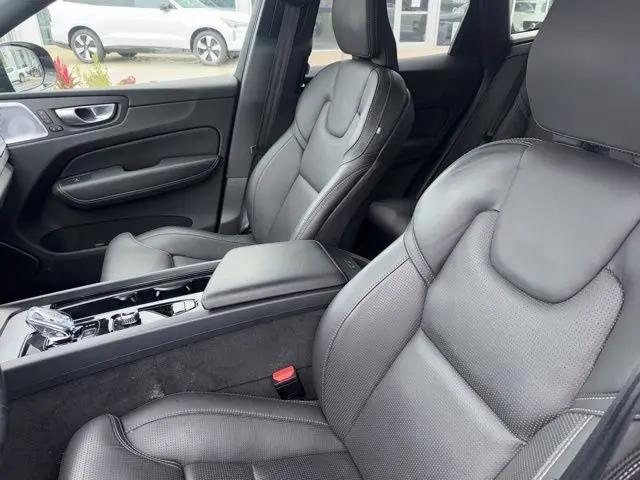 2024 Volvo XC60 Recharge T8 Ultimate Black Edition