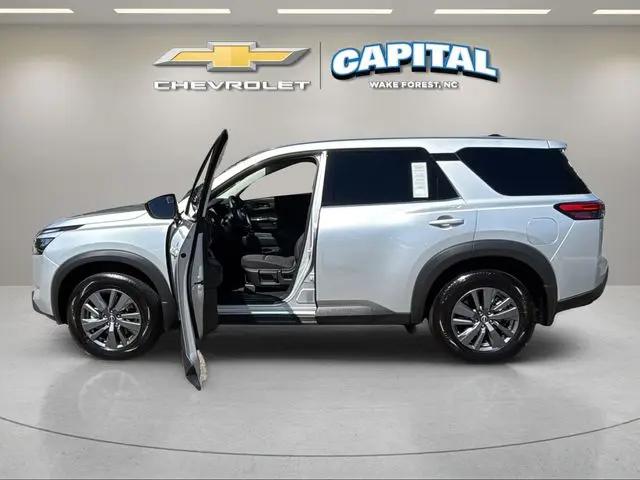 2025 Nissan Pathfinder S FWD