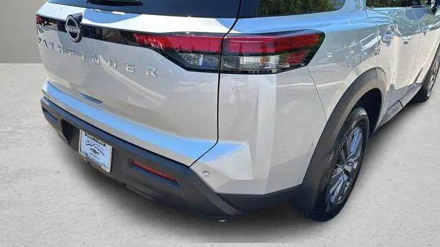 2025 Nissan Pathfinder S FWD