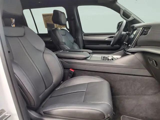 2024 Jeep Wagoneer Series II Carbide 4x2