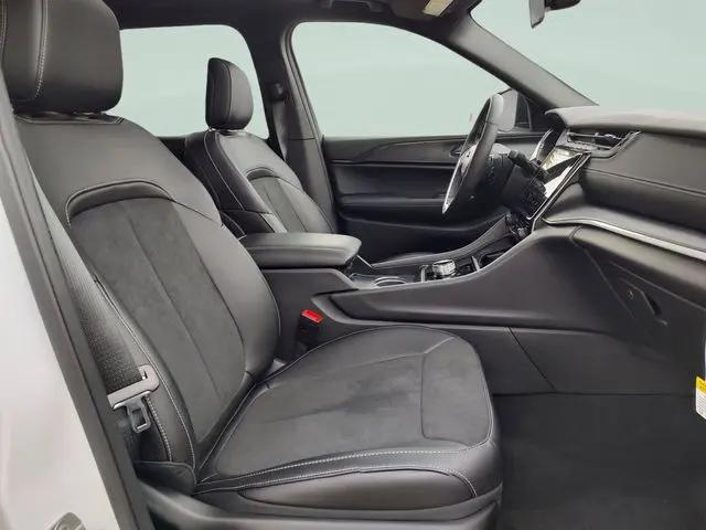2025 Jeep Grand Cherokee L Altitude X 4x4
