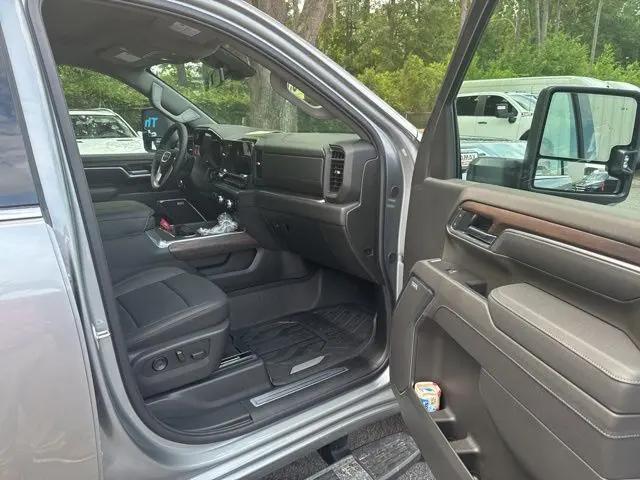 2026 GMC Sierra 2500HD Crew Cab, Standard Bed, SLT, 4WD