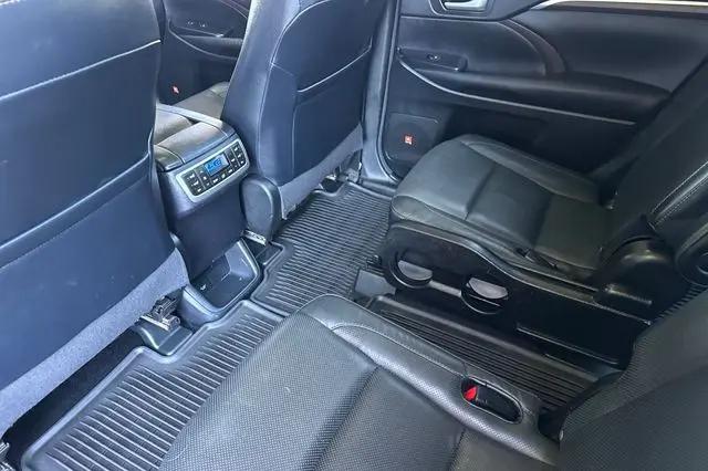 2016 Toyota Highlander Limited V6