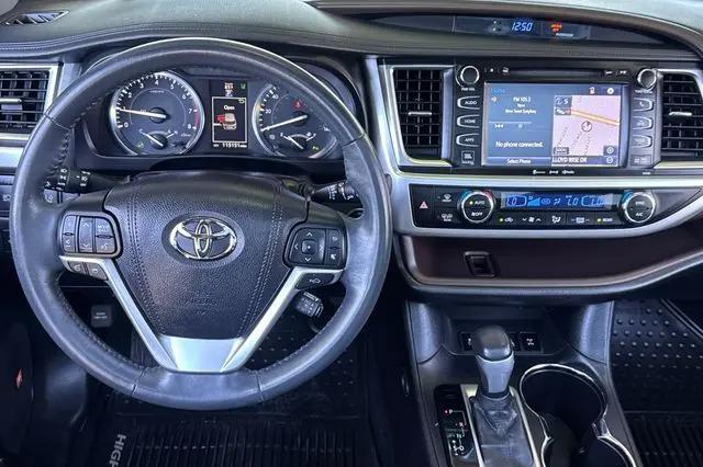 2016 Toyota Highlander Limited V6