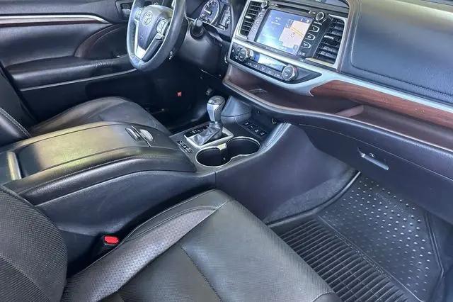 2016 Toyota Highlander Limited V6