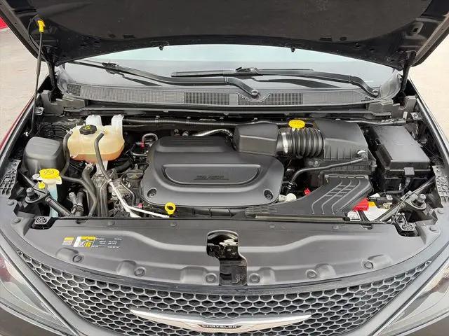 2023 Chrysler Voyager LX