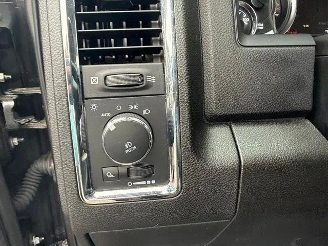 2019 Ram 1500 Classic Laramie Crew Cab 4x2 5'7" Box
