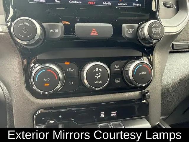 2019 Ram 1500 Big Horn/Lone Star Crew Cab 4x4 5'7" Box