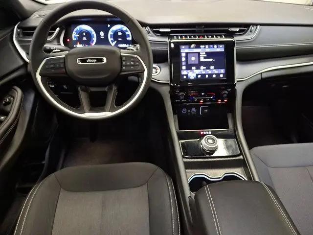 2025 Jeep Grand Cherokee L Laredo X 4x4