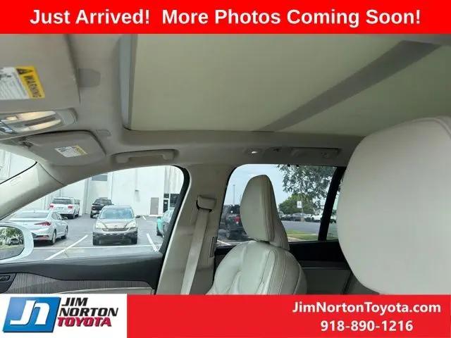 2023 Volvo XC90 Recharge T8 Ultimate Bright Theme 7-Seater