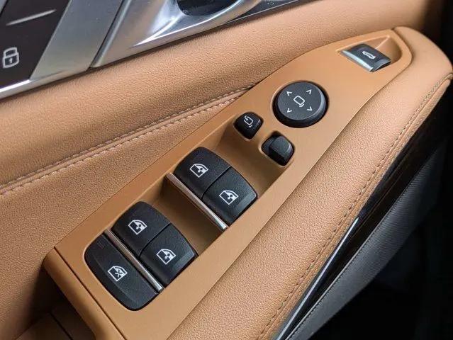 2024 BMW X5 M60i