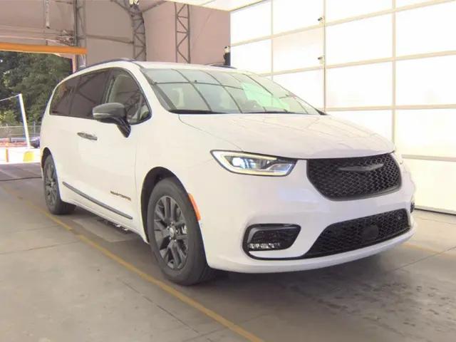 2024 Chrysler Pacifica Hybrid Road Tripper for sale in Johnston, RI
