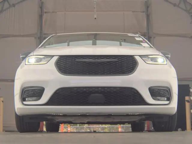 2024 Chrysler Pacifica Hybrid Road Tripper