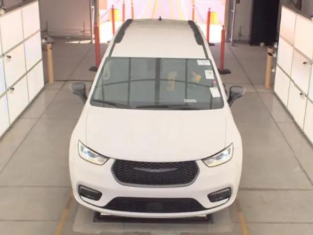 2024 Chrysler Pacifica Hybrid Road Tripper