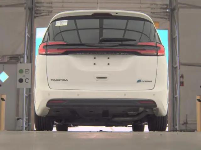 2024 Chrysler Pacifica Hybrid Road Tripper