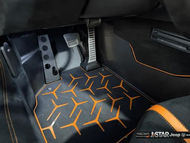 2021 Lamborghini Aventador Roadster