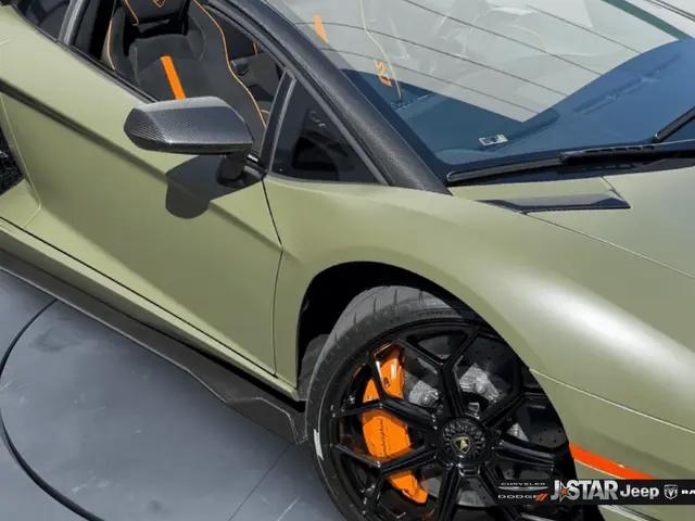 2021 Lamborghini Aventador Roadster