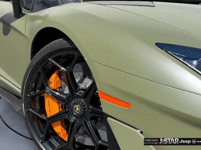 2021 Lamborghini Aventador Roadster