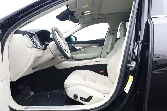 2023 Volvo S90 B6 Plus