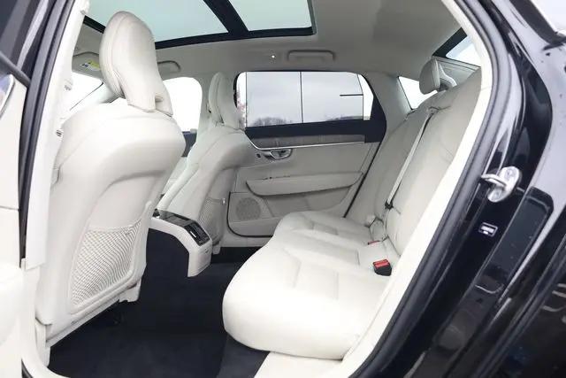 2023 Volvo S90 B6 Plus