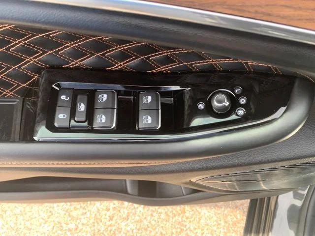 2023 Jeep Grand Cherokee Summit