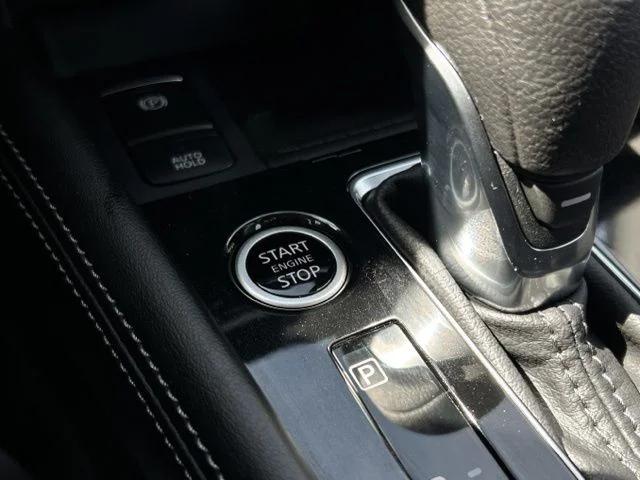 2024 Nissan Kicks SR Xtronic CVT