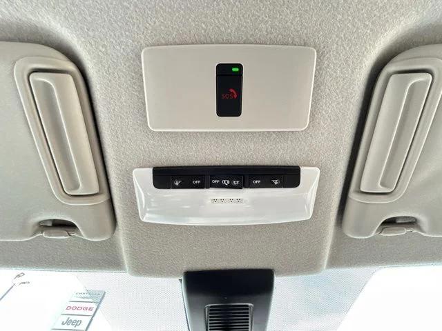 2024 Nissan Kicks SR Xtronic CVT