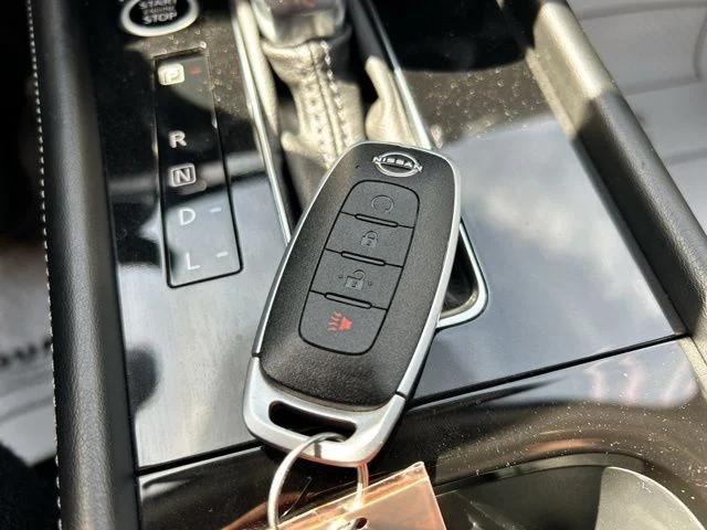 2024 Nissan Kicks SR Xtronic CVT