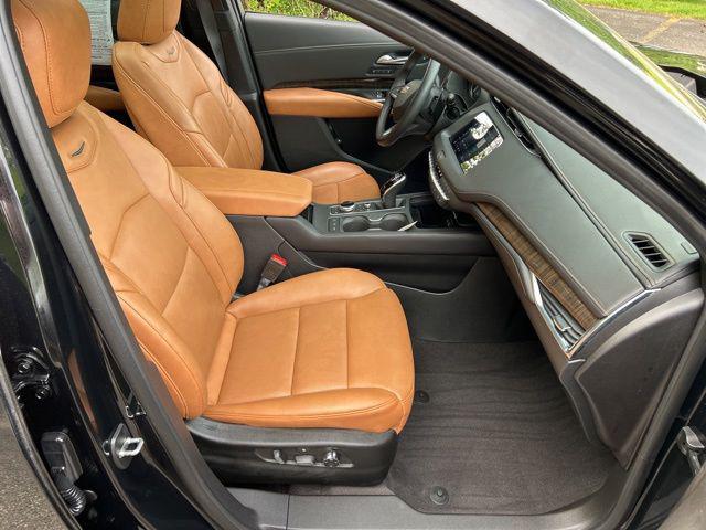 2023 Cadillac XT4 AWD Premium Luxury