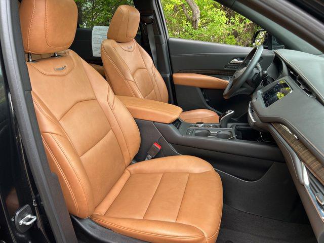2023 Cadillac XT4 AWD Premium Luxury