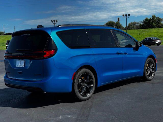 2027 Chrysler Pacifica Limited