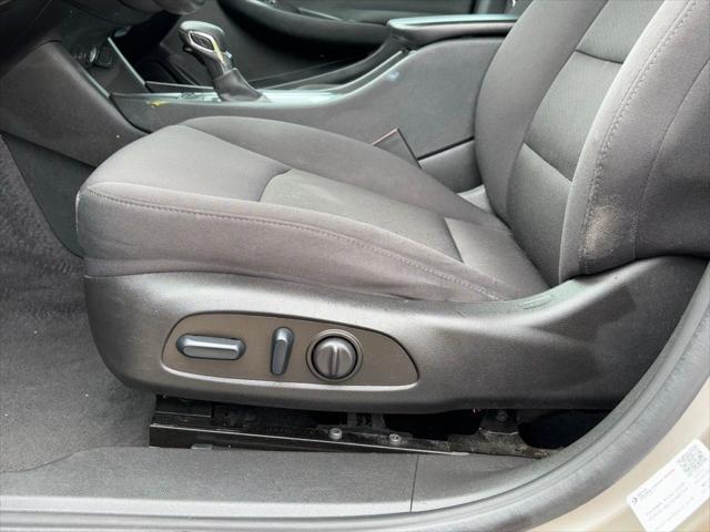 2022 Chevrolet Malibu FWD LT
